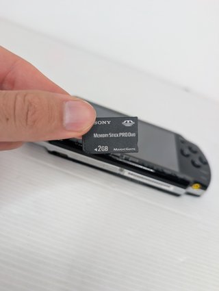 Sony PSP 2004 Slim & Lite Nero + 2GB