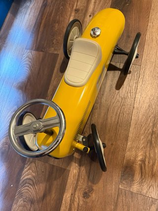 Coche correpasillos amarillo Vilac