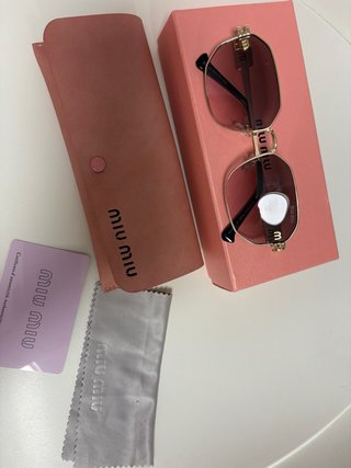 Gafas de sol Miu Miu doradas y marrones