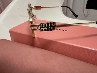 Gafas de sol Miu Miu doradas y marrones