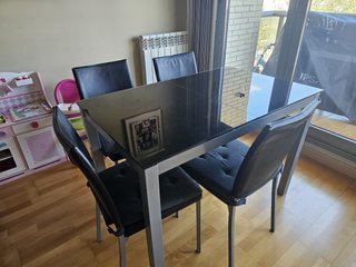 Mesa extensible comedor y 4 sillas