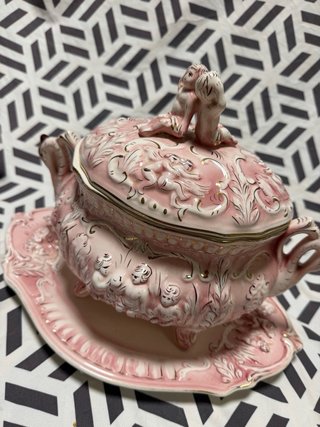 Sopera cerámica vintage dorada y rosa
