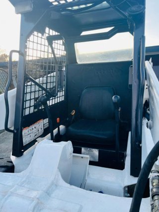 Mini cargadora Bobcat 753