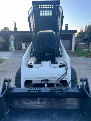 Mini cargadora Bobcat 753