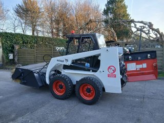 Mini cargadora Bobcat 753