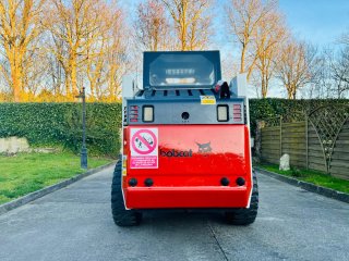 Mini cargadora Bobcat 753