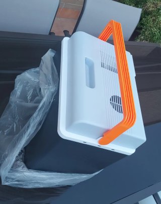 Nevera nueva 12 v. y 230 v. Portátil a estrenar.