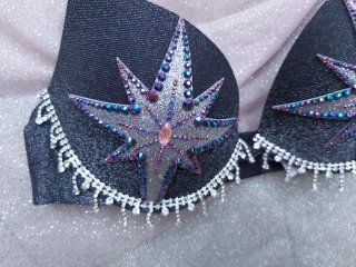 Sujetador Pole Star con brillos customizado