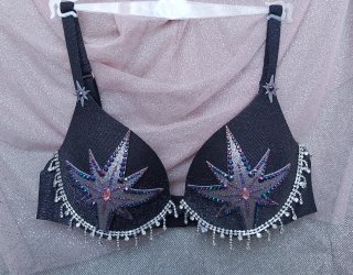 Sujetador Pole Star con brillos customizado