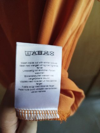 Camiseta naranja talla M