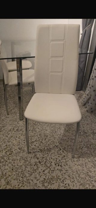 Conjunto de mesa de cristal y 4 sillas blancas
