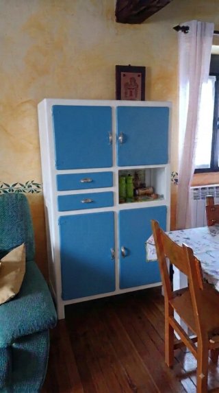 Alacena vintage metal y madera.