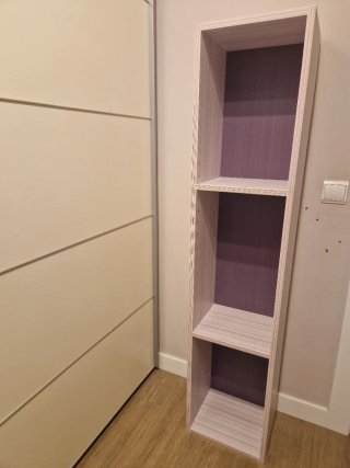 Estantería de madera lila y blanca 154'5 x 33'5