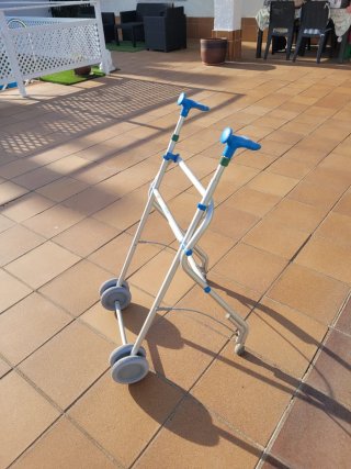 Andador adulto FORTA AIR con ruedas