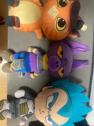 Muñecos Goku y de cuentos