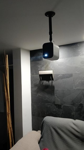 Proyector, soporte y pantalla 84 pulgadas