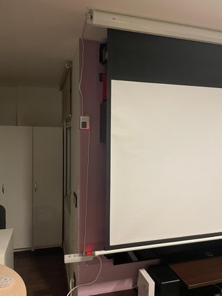 Proyector, soporte y pantalla 84 pulgadas