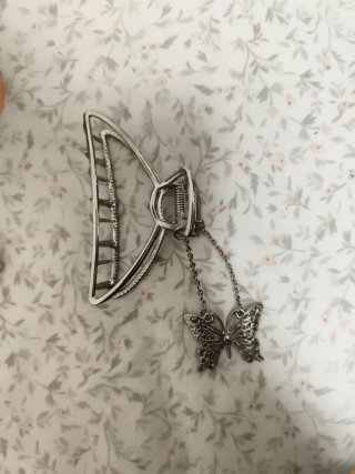Pinza pelo metal mariposa plata