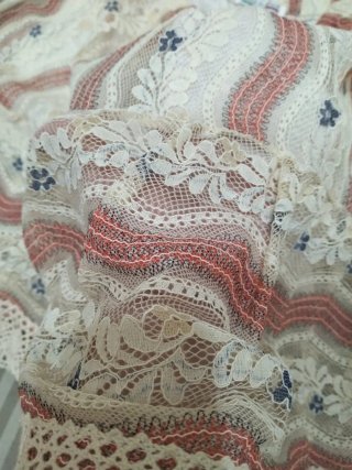 Falda corta encaje de Made in Italy, talla S/M