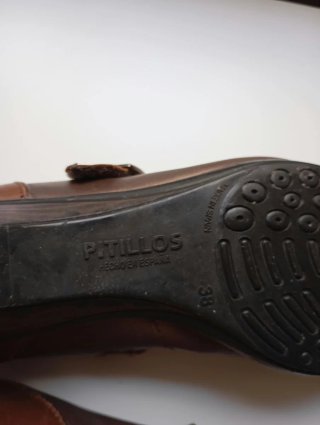 Zapatos de mujer marrones con tira