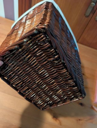 Papelera de mimbre con forro de tela