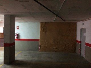 Parking coche con trastero en alquiler.