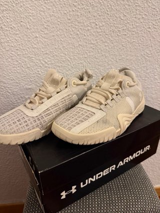 Zapatillas Under Armour Mujer Beige