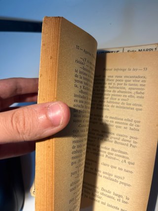 Dos libros de Agatha Christie tipo pulp.