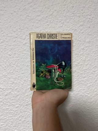 Dos libros de Agatha Christie tipo pulp.