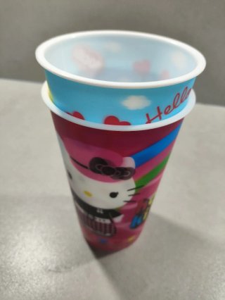 2 Vasos Hello Kitty Plástico