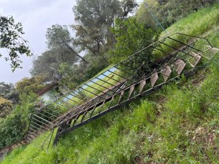 Escalera de hierro para lijar y pintar