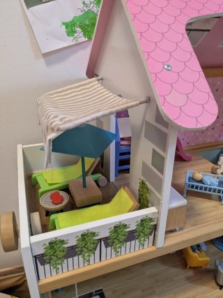 Casa de muñecas de madera