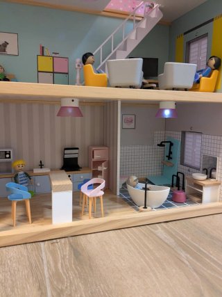 Casa de muñecas de madera