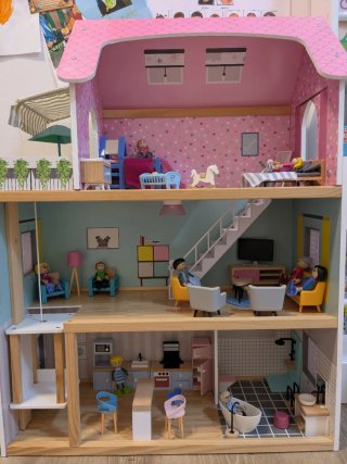 Casa de muñecas de madera