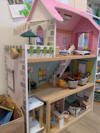 Casa de muñecas de madera