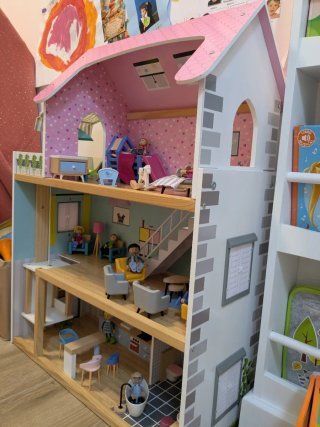 Casa de muñecas de madera