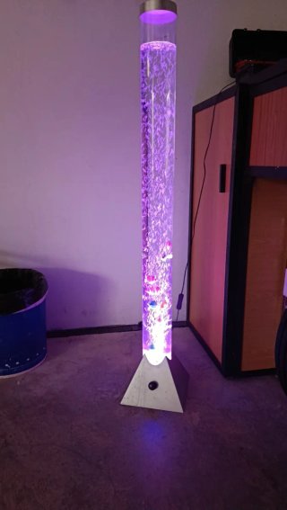 Lámpara de burbujas con peces