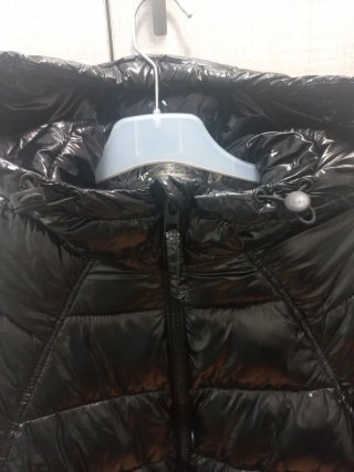 Anorak Zara efecto plastificado negro Talla XS