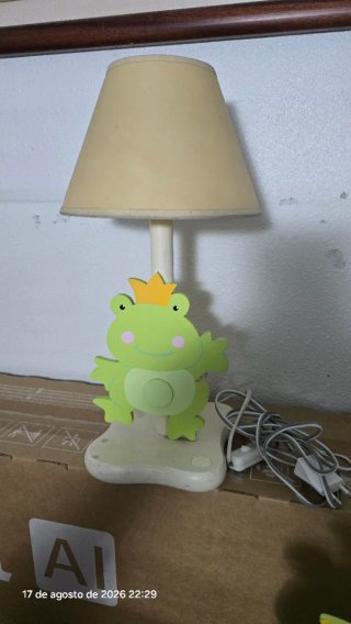 Perchero  y lámpara de pie infantil con ranas