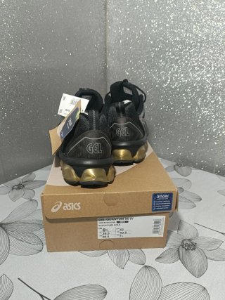 Zapatillas Asics Gel Quantum 90 Negro Dorado
