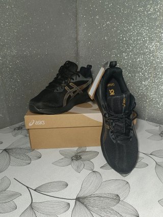 Zapatillas Asics Gel Quantum 90 Negro Dorado