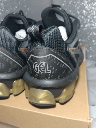 Zapatillas Asics Gel Quantum 90 Negro Dorado