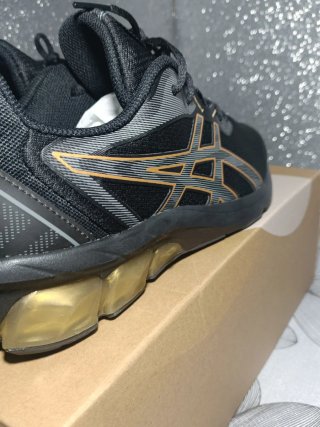 Zapatillas Asics Gel Quantum 90 Negro Dorado