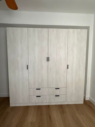 Hermoso Armario de 4 Puertas Nuevo en 3 COLORES!