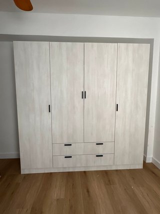 Hermoso Armario de 4 Puertas Nuevo en 3 COLORES!