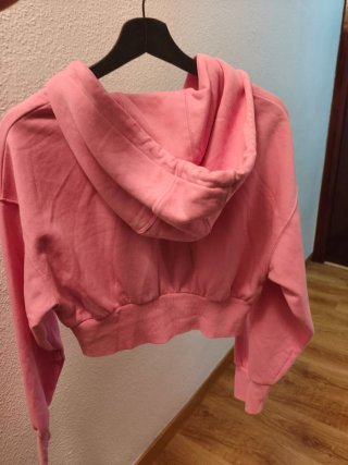 Sudadera Zara rosa cropped con cremallera