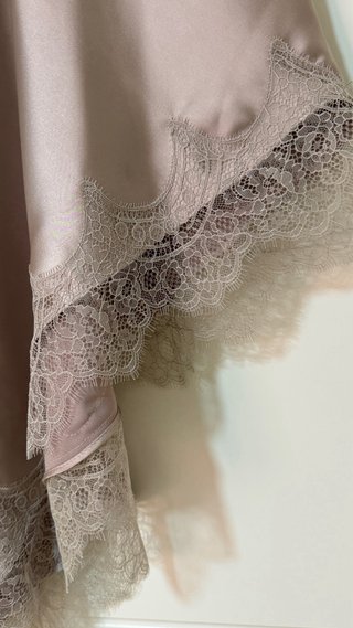 Vestido lencero Zara satinado gris/beige