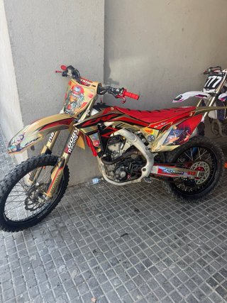 Honda CRF 250R Motocross Dorada y Roja