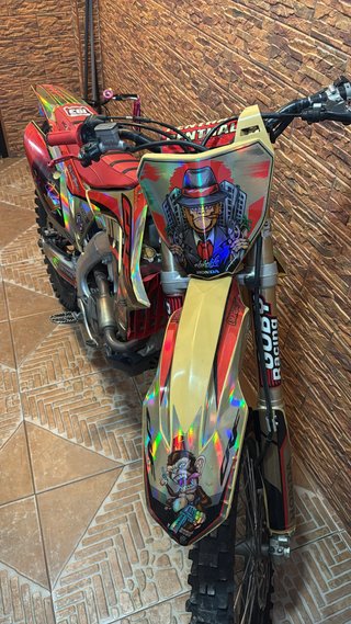 Honda CRF 250R Motocross Dorada y Roja