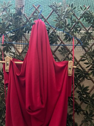 Vestido largo fucsia con abertura